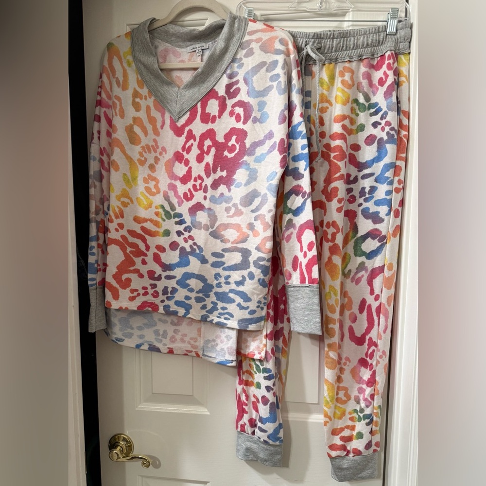 White Birch Multicolor Leopard Print Women’s Lounge Set - Small NWT